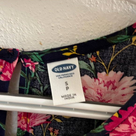 Small floral Old Navy flowy dress, barely worn. - Picture 4 of 4